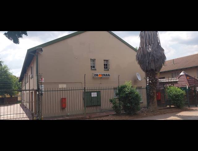 4 BEDROOM TOWNHOUSE FOR SALE IN PRETORIA WEST